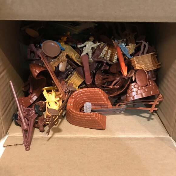 Western Toy Playset With Indians Cowboys & Accessories Mixed Lot Vintage - Picture 3 of 16